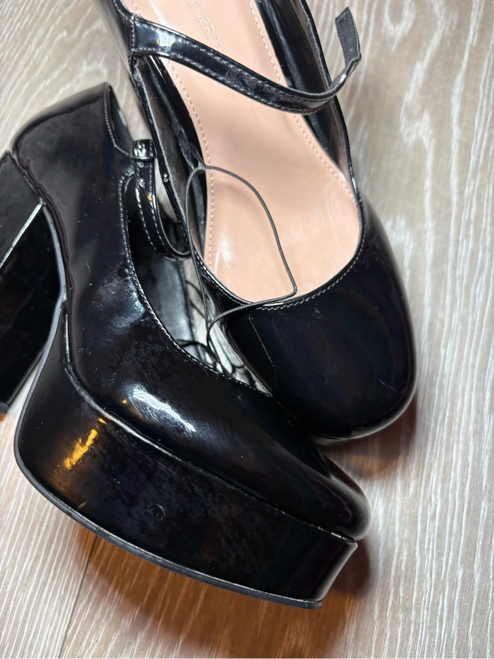 BCBGeneration high gloss